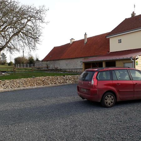 Gite " Le Vieux Noyer" Liesville-sur-Douve Buitenkant foto