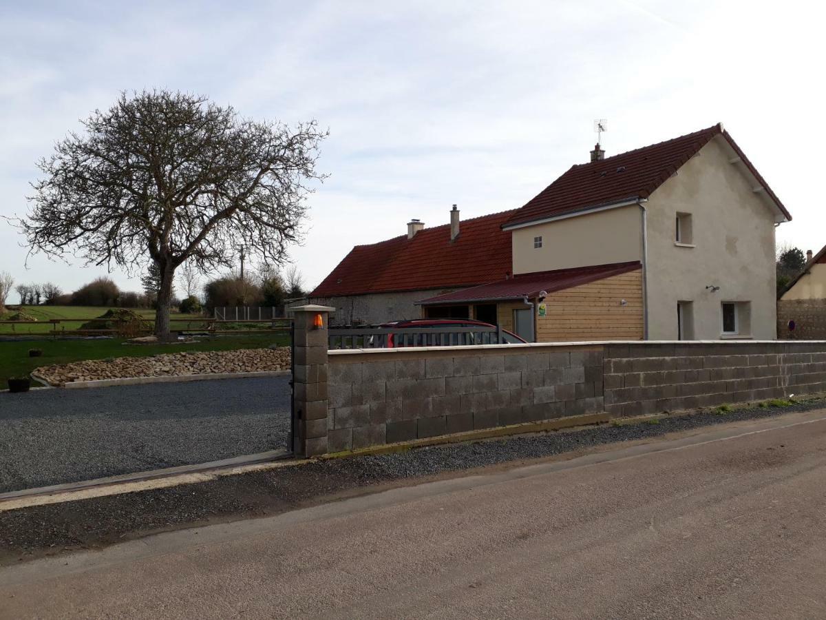 Gite " Le Vieux Noyer" Liesville-sur-Douve Buitenkant foto