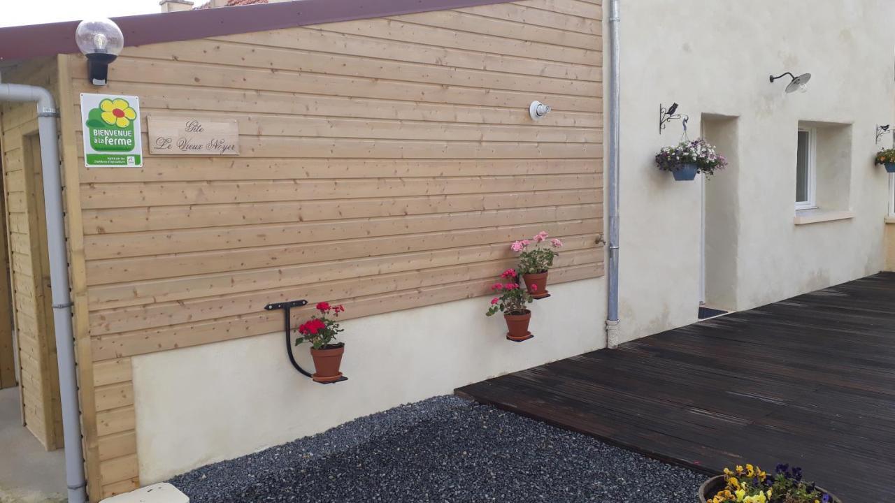 Gite " Le Vieux Noyer" Liesville-sur-Douve Buitenkant foto