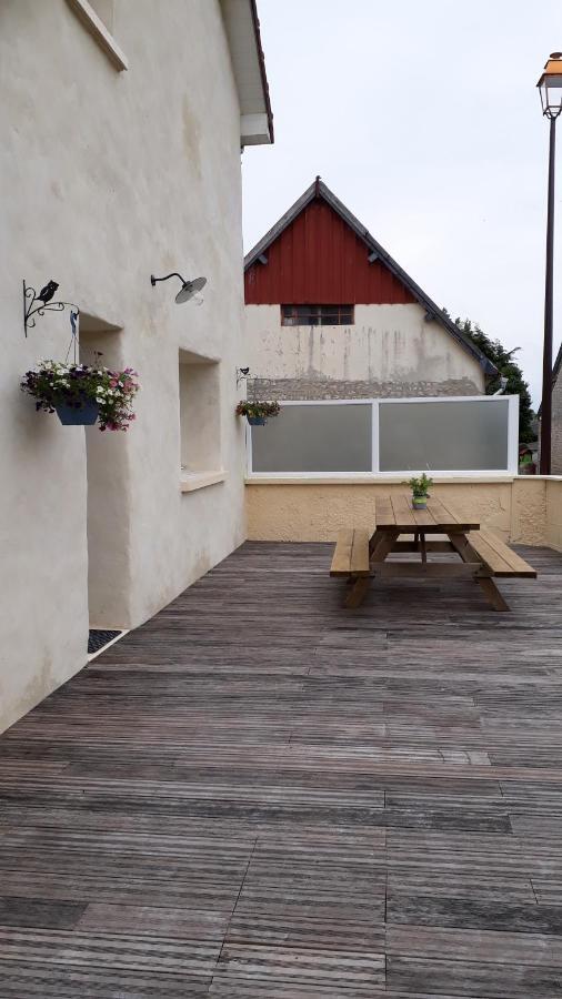 Gite " Le Vieux Noyer" Liesville-sur-Douve Buitenkant foto